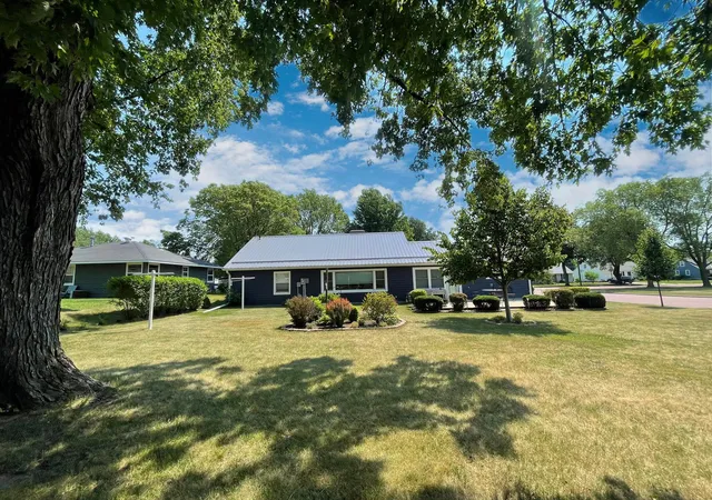 Homes for sale in Springfield, MN | 18 S Paffrath Ave, Springfield, MN 56087 | MLS# 7103198