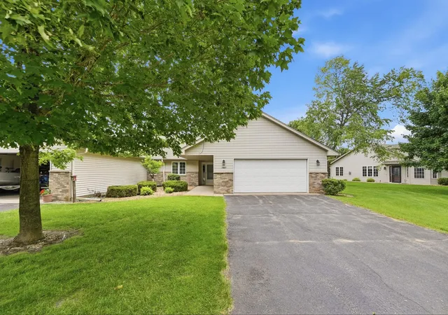 Photo 3 of Sale Pending at 1009 Fairway Dr, Princeton, MN 55371 | MLS# 7103210 | Listing updated on 2026-09-21