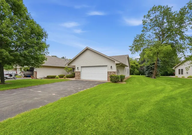 Photo 4 of Sale Pending at 1009 Fairway Dr, Princeton, MN 55371 | MLS# 7103210 | Listing updated on 2026-09-21