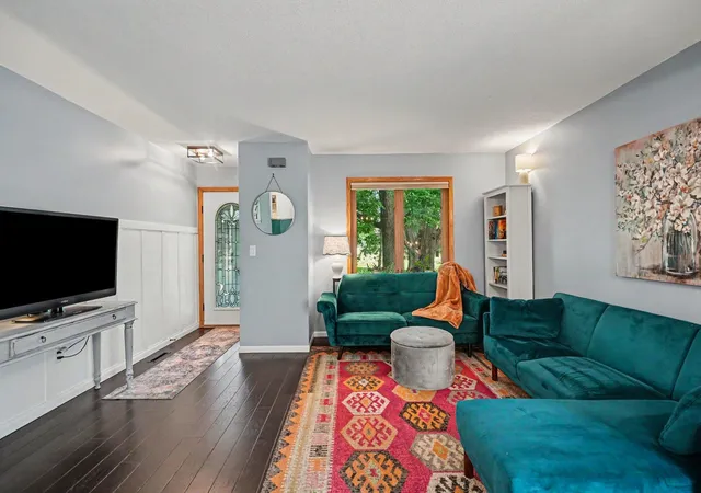 3rd image of 1504 Millpond Ct, Chaska, MN 55318 | MLS# 7103214