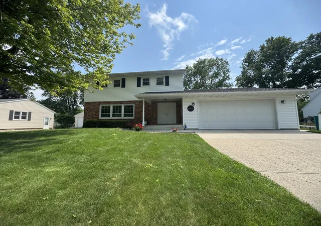 1st image of 603 E University St, Owatonna, MN 55060 | MLS# 7103231