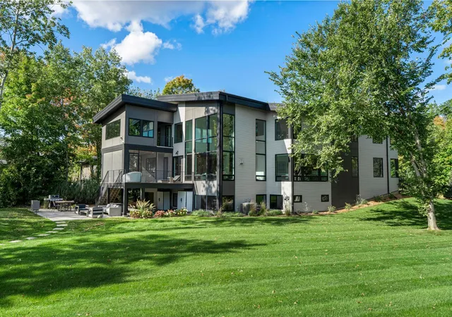 1st image of 746 Peninsula Point Rd, Shakopee, MN 55379 | MLS# 7103246
