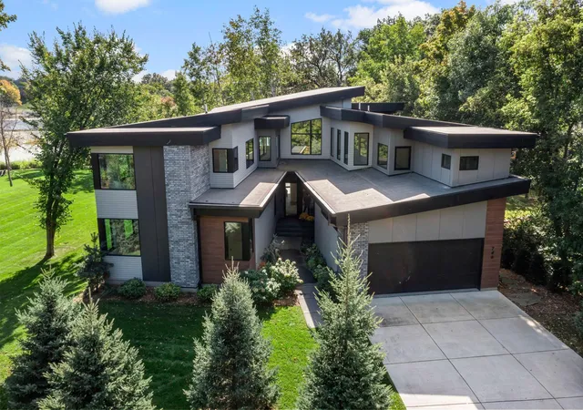 2nd image of 746 Peninsula Point Rd, Shakopee, MN 55379 | MLS# 7103246