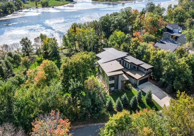 3rd image of 746 Peninsula Point Rd, Shakopee, MN 55379 | MLS# 7103246