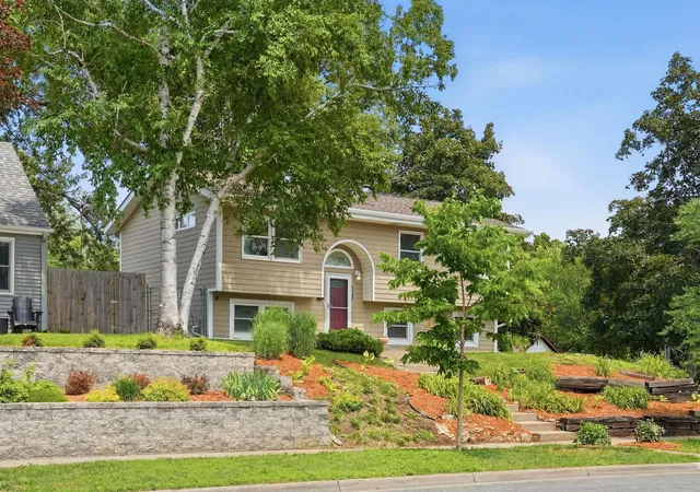 Photo 4 of Single family home for sale at 1161 Goodrich Ave, Saint Paul, MN 55105 | MLS# 7103285 | Listing updated on 2026-10-07