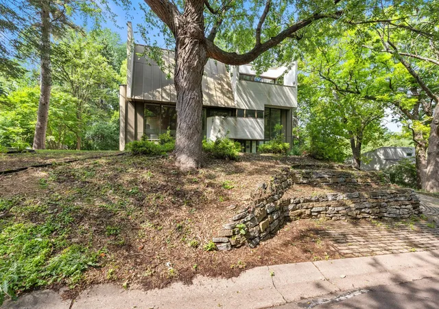 2nd image of 4200 Poplar Dr, Golden Valley, MN 55422 | MLS# 7103288