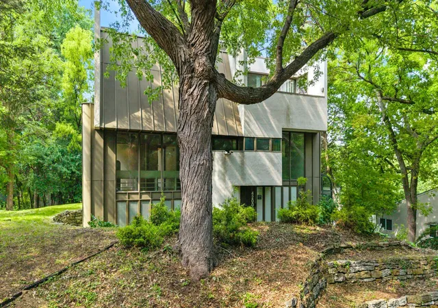 5th image of 4200 Poplar Dr, Golden Valley, MN 55422 | MLS# 7103288