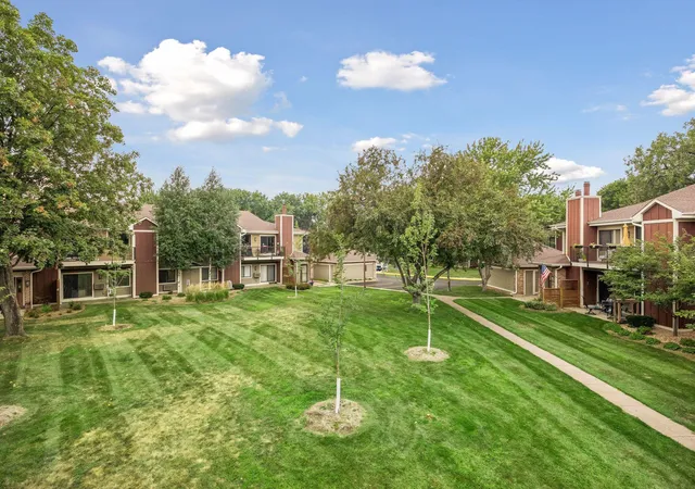 3rd image of 1015 Rae Dr, Richfield, MN 55423