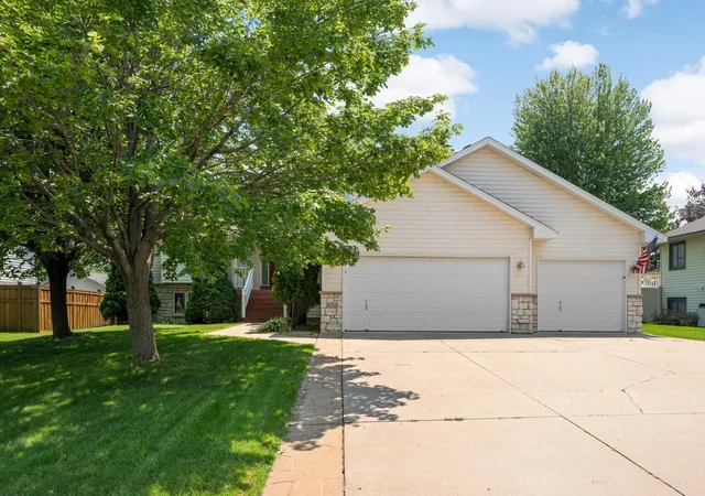 Homes for sale in Rosemount, MN | 4152 Dakota Dr, Rosemount, MN 55068 | MLS# 7103342