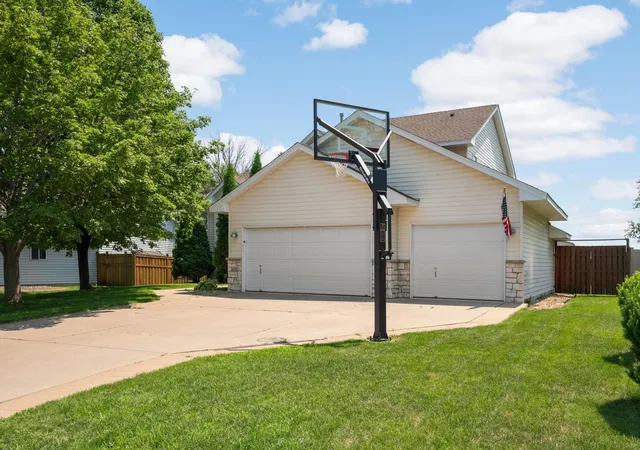 Homes for sale in Rosemount, MN | 4152 Dakota Dr, Rosemount, MN 55068 | MLS# 7103342