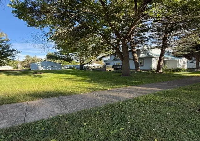 Photo 4 of Single family home for sale at 102 N Grove St, Okabena, MN 56161 | MLS# 7103344 | Listing updated on 2026-09-16