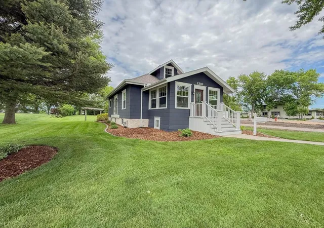 Homes for sale in Olivia, MN | 1316 W Fairview Ave, Olivia, MN 56277 | MLS# 7103381
