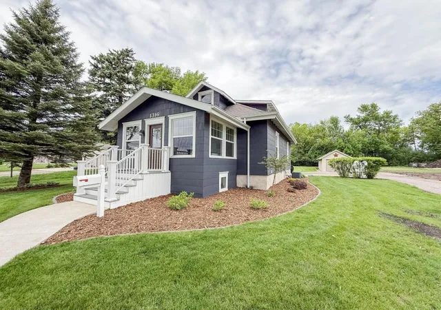 Homes for sale in Olivia, MN | 1316 W Fairview Ave, Olivia, MN 56277 | MLS# 7103381