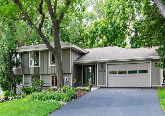 Homes for sale in Mendota Heights, MN | 1421 Clement St, Mendota Heights, MN 55118 | MLS# 7103415