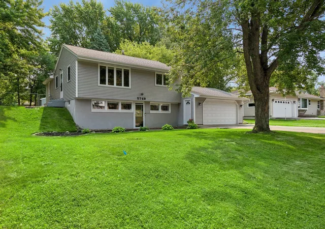 Homes for sale in Minnetonka, MN | 5749 W Glen Moor Rd, Minnetonka, MN 55345 | MLS# 7103424