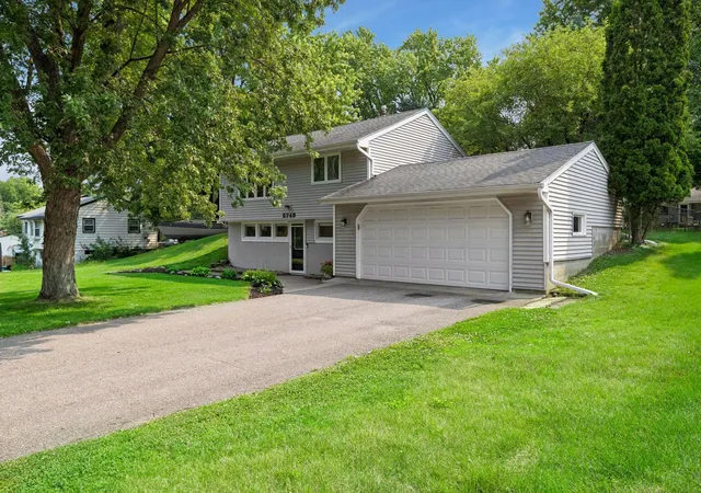 Homes for sale in Minnetonka, MN | 5749 W Glen Moor Rd, Minnetonka, MN 55345 | MLS# 7103424