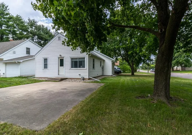 Homes for sale in Madelia, MN | 903 2nd St Sw, Madelia, MN 56062 | MLS# 7103439