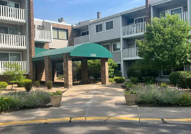 Homes for sale in Fridley, MN | 1601 N Innsbruck Dr #215NE, Fridley, MN 55432 | MLS# 7103454