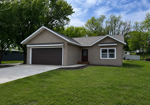 Homes for sale in Albert Lea, MN | 828 Spark Ave, Albert Lea, MN 56007 | MLS# 7103463
