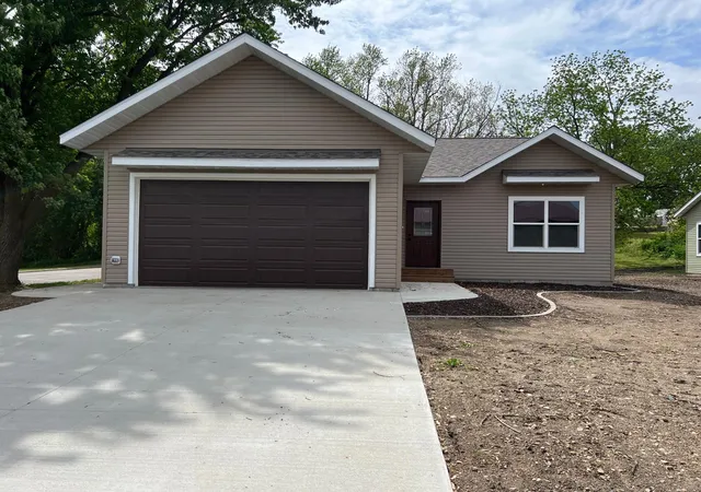 4th image of 828 Spark Ave, Albert Lea, MN 56007 | MLS# 7103463