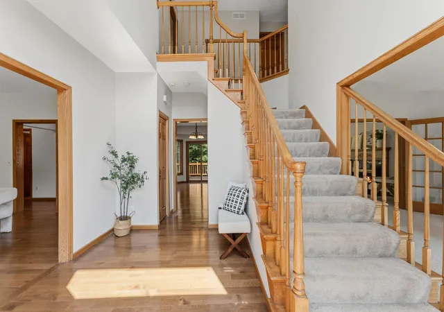 2nd image of 339 Oak Ridge Dr, Vadnais Heights, MN 55127 | MLS# 7103471