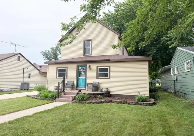 Homes for sale in Adrian, MN | 304 Louisiana Ave, Adrian, MN 56110 | MLS# 7103490