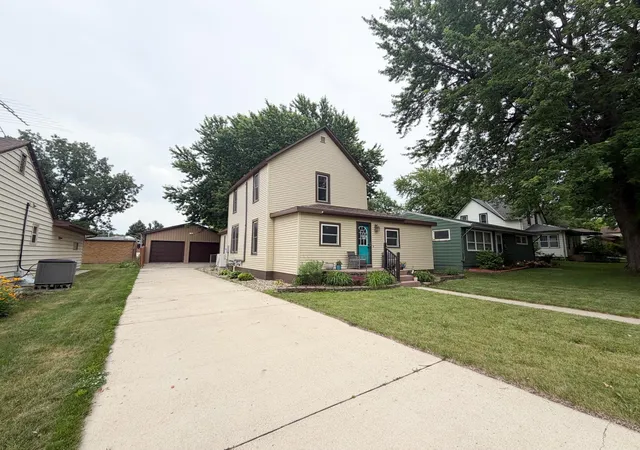 Homes for sale in Adrian, MN | 304 Louisiana Ave, Adrian, MN 56110 | MLS# 7103490