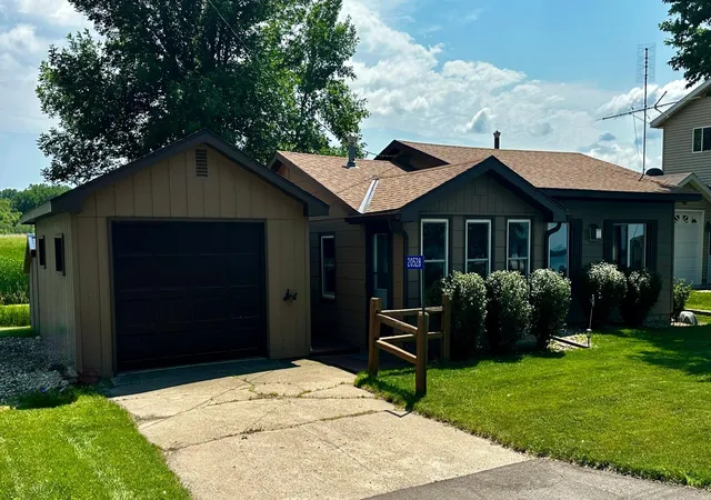 2nd image of 20528 S Lakeshore Dr, Glenwood, MN 56334 | MLS# 7103492