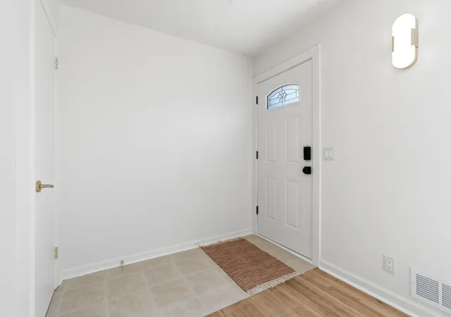 5th image of 624 20Th Ave Nw, North Saint Paul, MN 55112 | MLS# 7103493