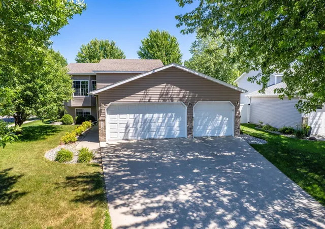 Photo 1 of Single family home for sale at 624 29th Street N, Moorhead, MN 56560 | MLS# 7103535 | Listing updated on 2026-09-29