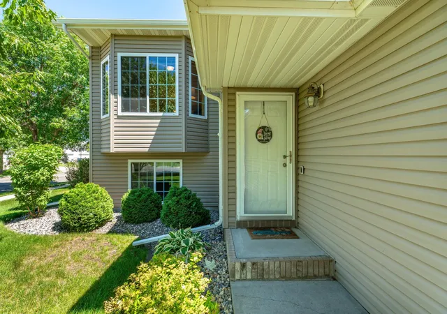 Photo 2 of Single family home for sale at 624 29th Street N, Moorhead, MN 56560 | MLS# 7103535 | Listing updated on 2026-09-29