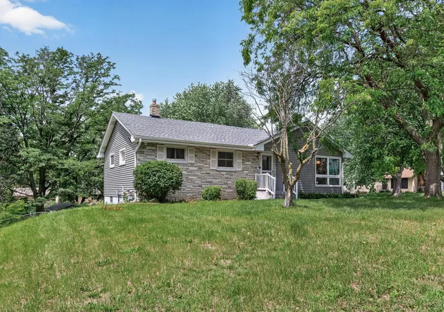 Homes for sale in Maplewood, MN | 1791 Atlantic St, Maplewood, MN 55109 | MLS# 7103542