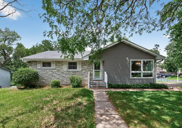Homes for sale in Maplewood, MN | 1791 Atlantic St, Maplewood, MN 55109 | MLS# 7103542