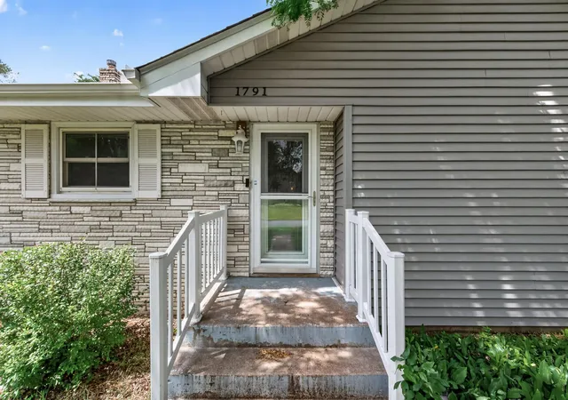 Homes for sale in Maplewood, MN | 1791 Atlantic St, Maplewood, MN 55109 | MLS# 7103542