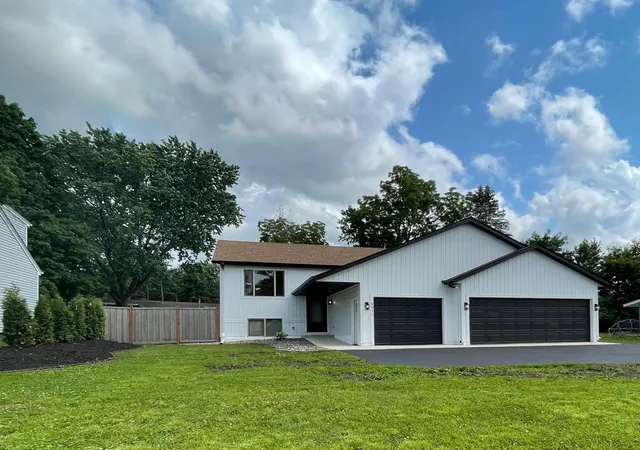 Photo 2 of Single family home for sale at 2011 Lake View Dr, Jordan, MN 55352 | MLS# 7103551 | Listing updated on 2026-08-27