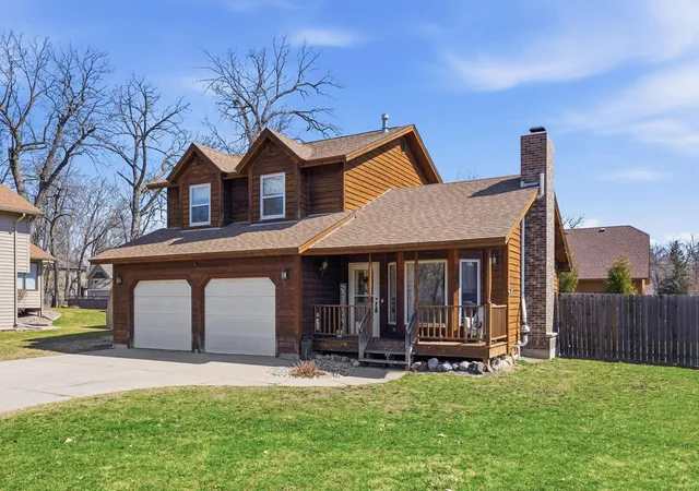Photo 2 of Single family home for sale at 703 Shady Ridge Rd Nw, Hutchinson, MN 55350 | MLS# 7103576 | Listing updated on 2026-09-22