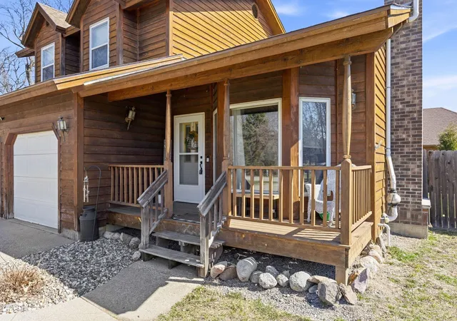 Photo 3 of Single family home for sale at 703 Shady Ridge Rd Nw, Hutchinson, MN 55350 | MLS# 7103576 | Listing updated on 2026-09-22