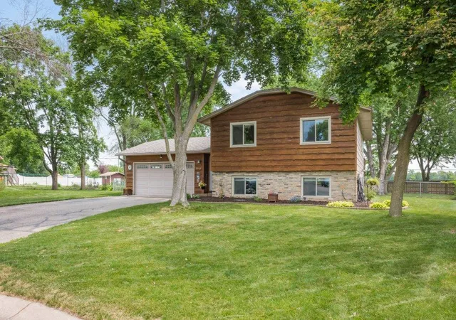 1st image of 9562 99th Ave N, Maple Grove, MN 55369 | MLS# 7103608