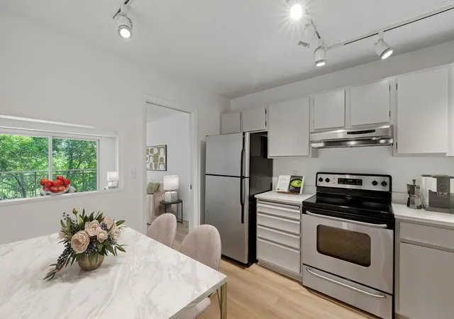 4th image of 210 W Grant St, Minneapolis, MN 55403