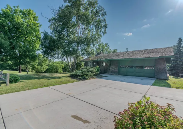 Photo 2 of Single family home for sale at 1421 Broadway Ave S, Sauk Rapids, MN 56379 | MLS# 7103626 | Listing updated on 2026-09-08