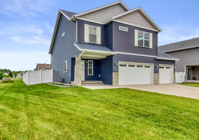 Homes for sale in Dilworth, MN | 1202 Southwood Dr, Dilworth, MN 56529 | MLS# 7103628