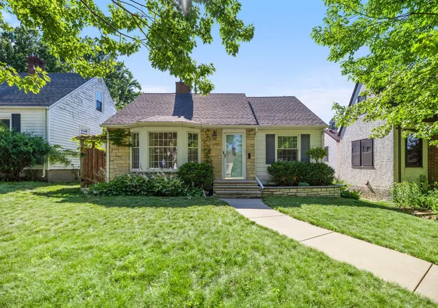 Photo 3 of Sale Pending at 5424 Aldrich Ave S, Minneapolis, MN 55419 | MLS# 7103662 | Listing updated on 2026-07-28