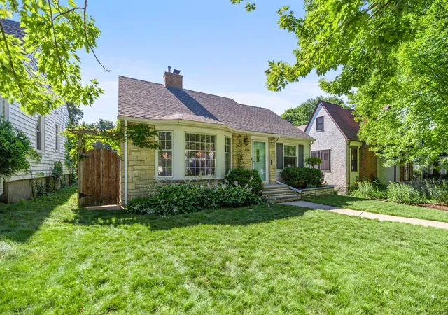 Photo 4 of Sale Pending at 5424 Aldrich Ave S, Minneapolis, MN 55419 | MLS# 7103662 | Listing updated on 2026-07-28