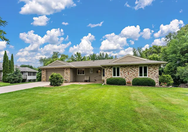 1st image of 12680 N Shannon Dr, Shakopee, MN 55379 | MLS# 7103690