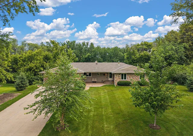 3rd image of 12680 N Shannon Dr, Shakopee, MN 55379 | MLS# 7103690
