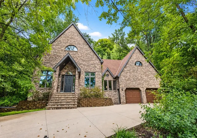 Photo 2 of Single family home for sale at 950 E Belvista Dr, North Mankato, MN 56003 | MLS# 7103728 | Listing updated on 2026-09-28
