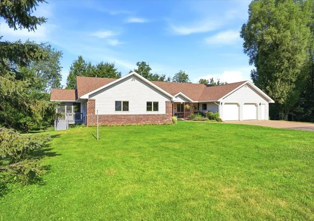 2nd image of 462 270th St, Woodville, WI 54028 | MLS# 7103733