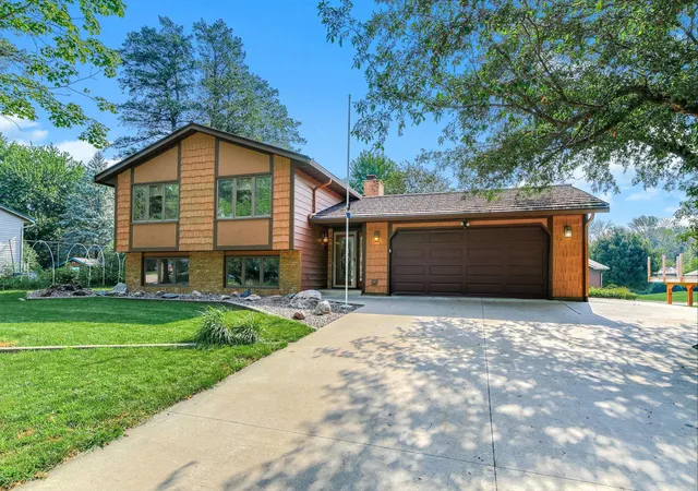 2nd image of 435 Allan Ave, Owatonna, MN 55060 | MLS# 7103777