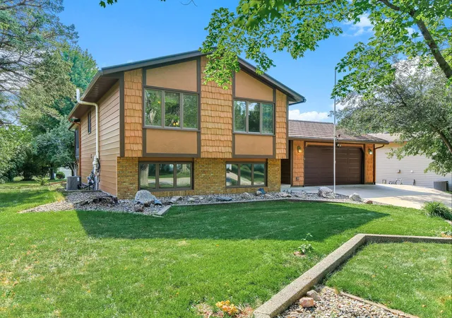 3rd image of 435 Allan Ave, Owatonna, MN 55060 | MLS# 7103777
