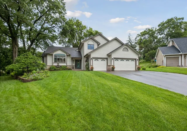 2nd image of 13480 Georgia Ct, Saint Paul, MN 55124 | MLS# 7103781